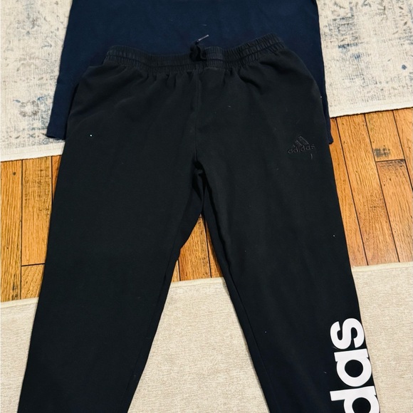 Men’s size large adidas lot 
4 t shirts and 2 sweatpants - Picture 4 of 9